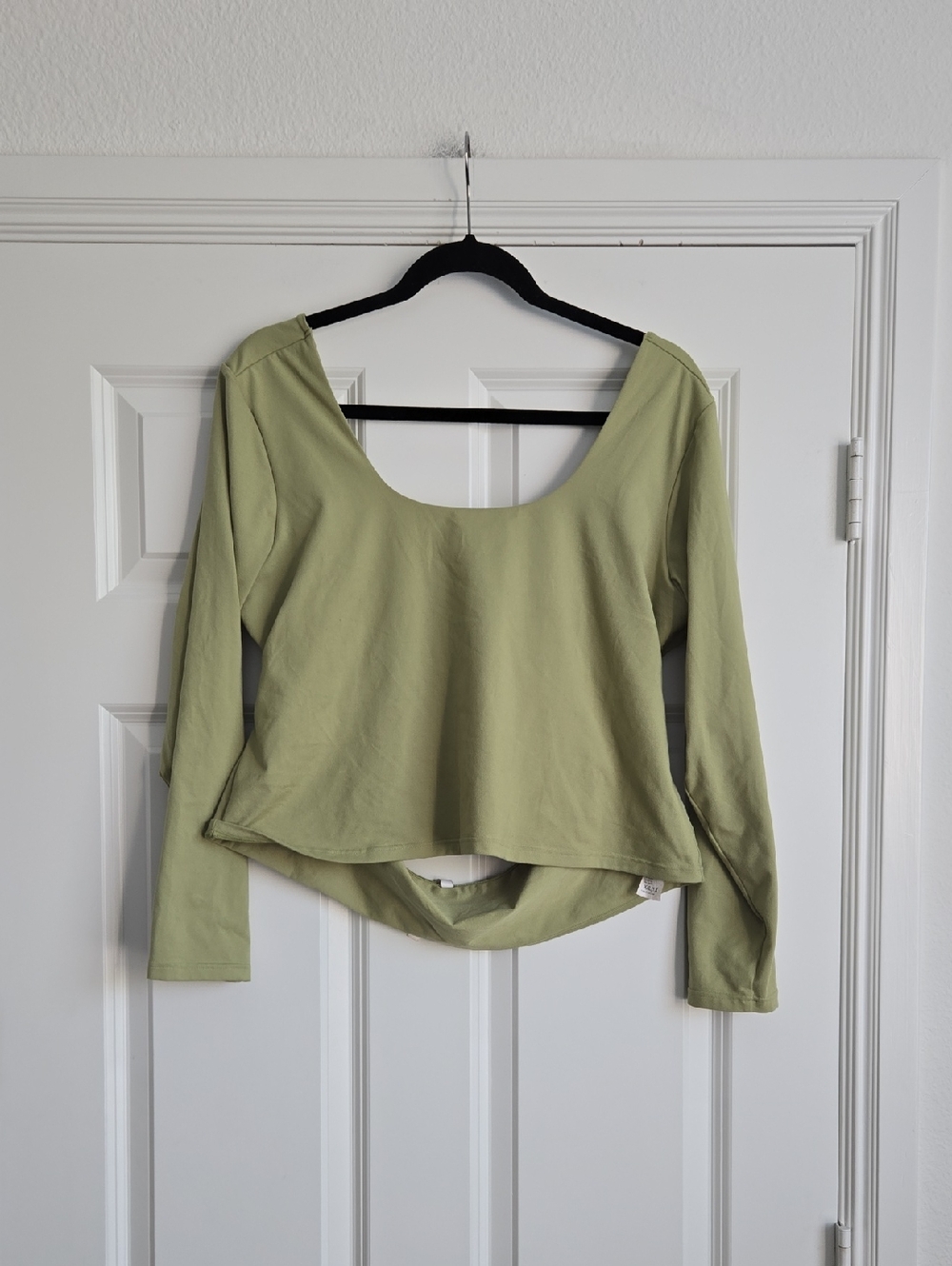 Women’s Scoop Neck Long Sleeve Top in Sage Green